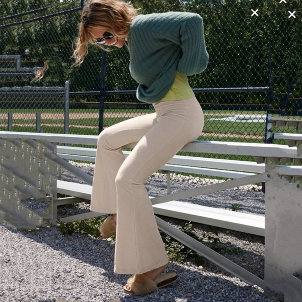 Aerie Groove-On Rib Velour Flare Pant